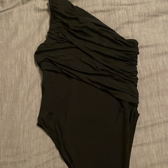 La Blanca Black Asymetrical Swimsuit. Hardly worn. - Picture 2 of 4